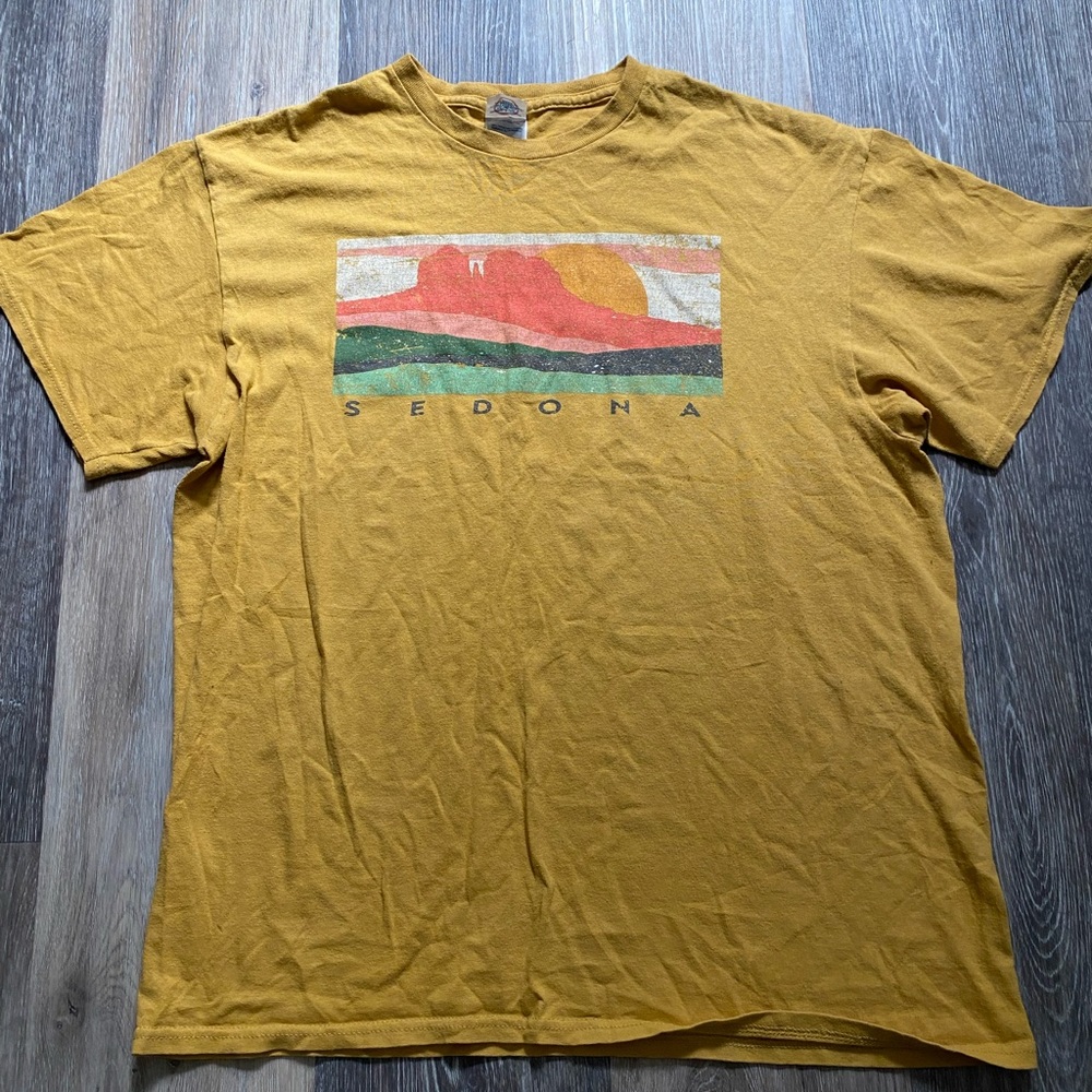 Sedona Mountain Cotton Yellow Graphic Tee Large Granola Hiking Gorpcore Boho‎